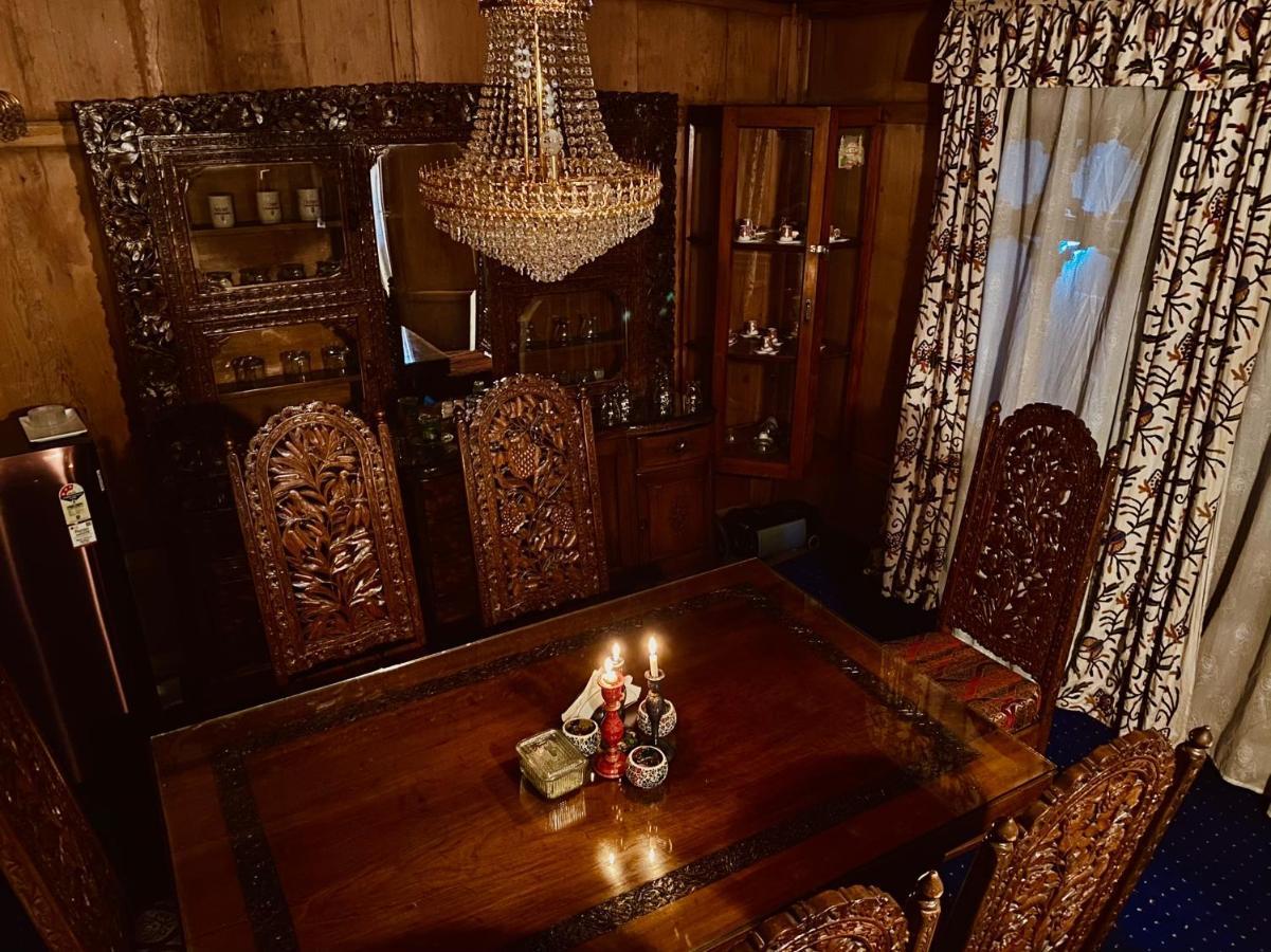 Green Paradise Houseboat - Centrally Heated Srinagar  Exterior photo