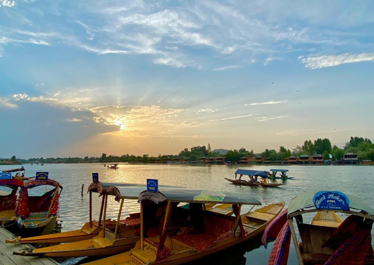 Green Paradise Houseboat - Centrally Heated Srinagar  Exterior photo