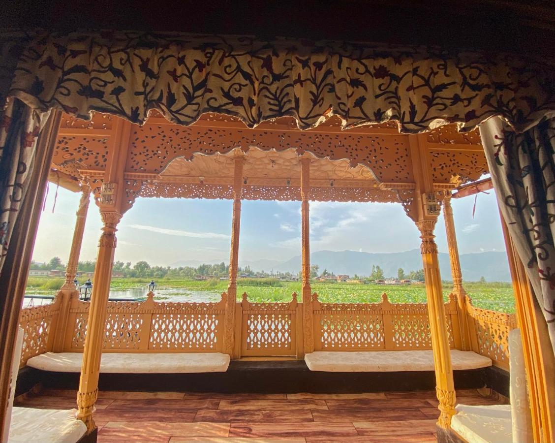 Green Paradise Houseboat - Centrally Heated Srinagar  Exterior photo