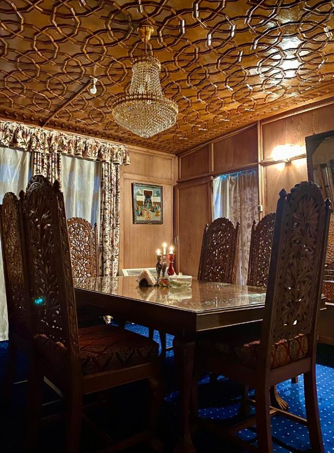 Green Paradise Houseboat - Centrally Heated Srinagar  Exterior photo