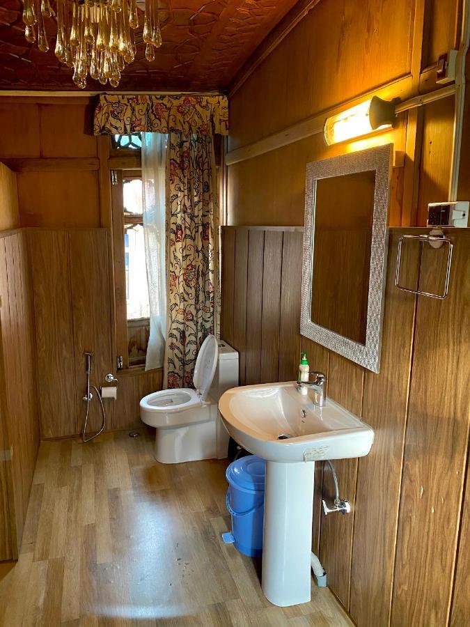 Green Paradise Houseboat - Centrally Heated Srinagar  Exterior photo
