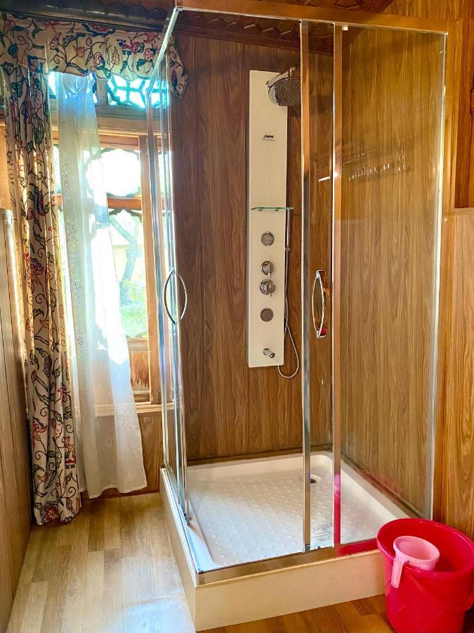 Green Paradise Houseboat - Centrally Heated Srinagar  Exterior photo