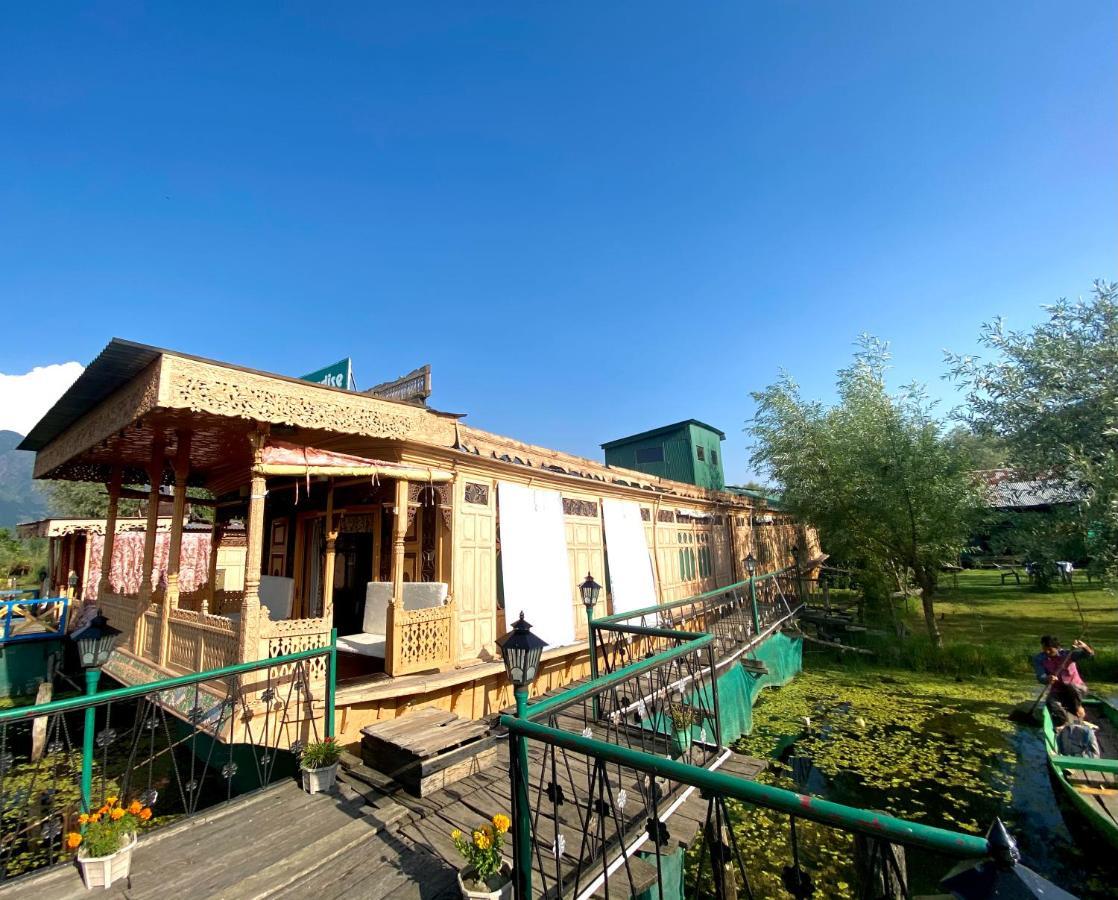 Green Paradise Houseboat - Centrally Heated Srinagar  Exterior photo